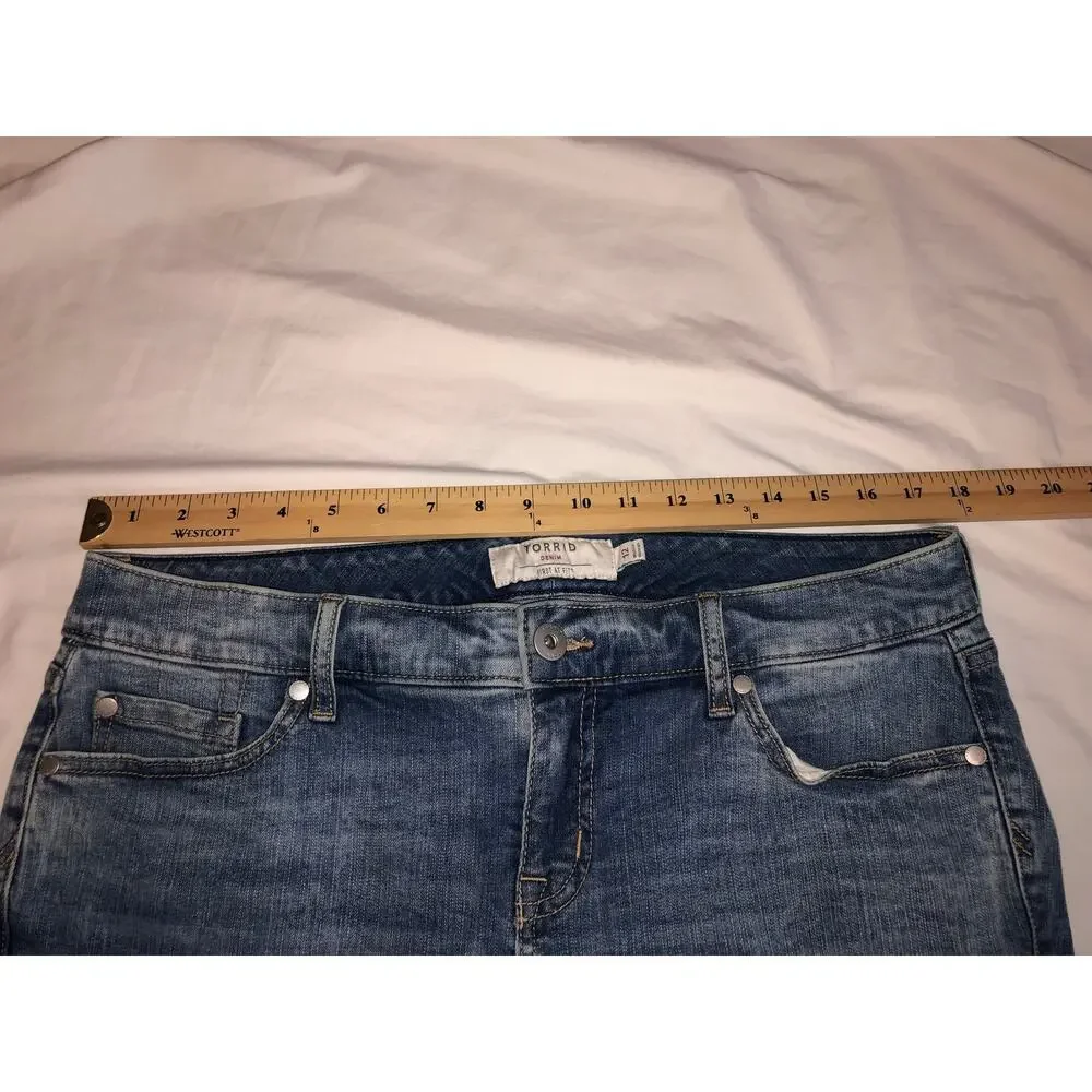 Jean Bermuda Shorts Jorts Size 12 Blue Stretch Denim Cuffed Torrid 9
